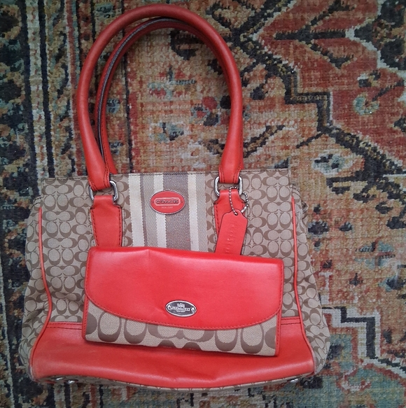 Coach Handbags - COACH Purse